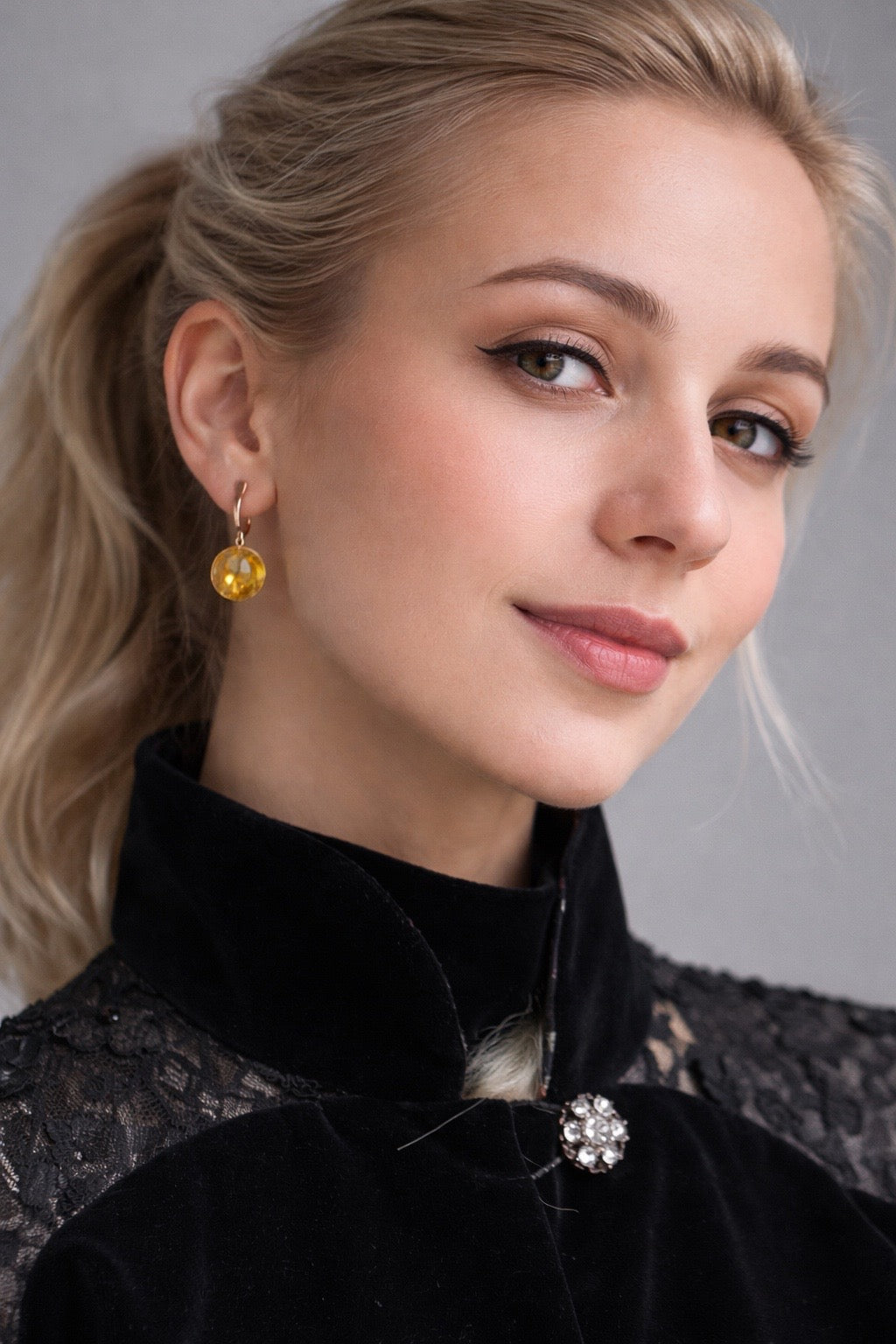 עגילי כדור ענבר קלאסיים כסף סטרלינג 925 ענבר בלטי סוגר אנגלי Darvin