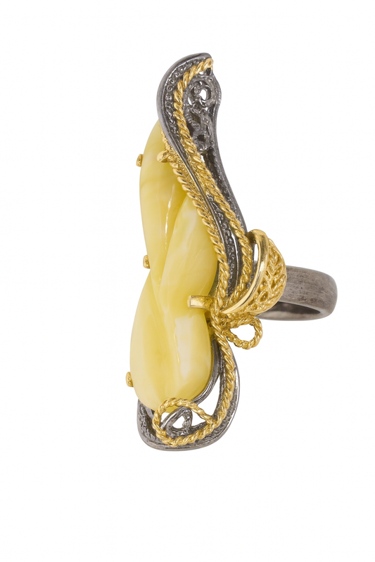 Baltic Elegance Ring – Sterling Silver with Gold Plating & Natural Baltic Amber